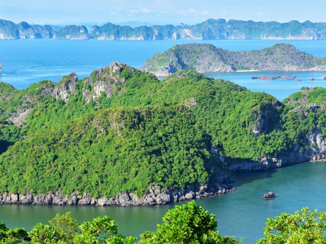 Travel guide to visiting Hạ Long bay in Vietnam